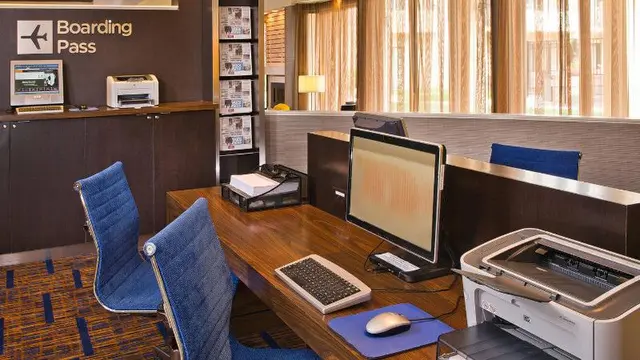 Courtyard By Marriott Raleigh Midtown