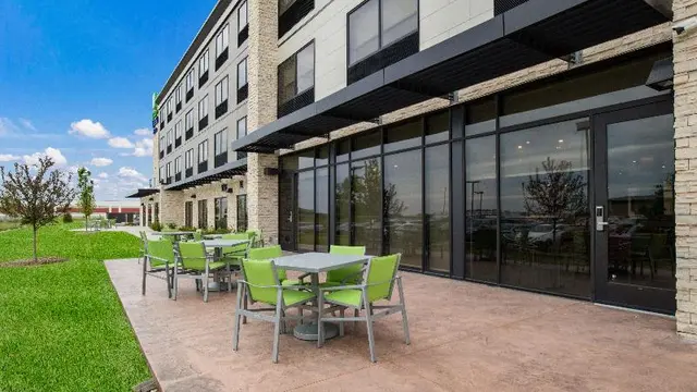 Holiday Inn Express & Suites Racine By IHG
