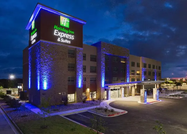 Holiday Inn Express and Suites San Marcos South