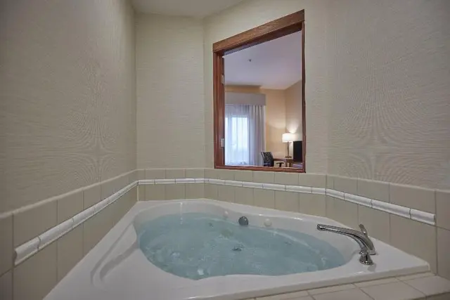 Fairfield Inn & Suites By Marriott Burlington