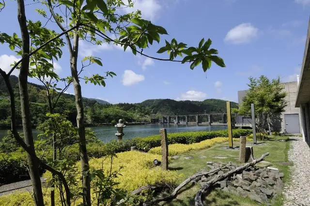 River Retreat Garaku