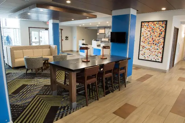 Holiday Inn Express & Suites Merrillville