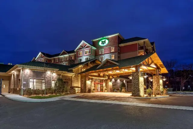 Black Fox Lodge Pigeon Forge, Tapestry Collection
