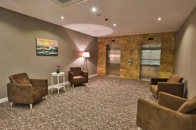 Royal Comfort Hotel
