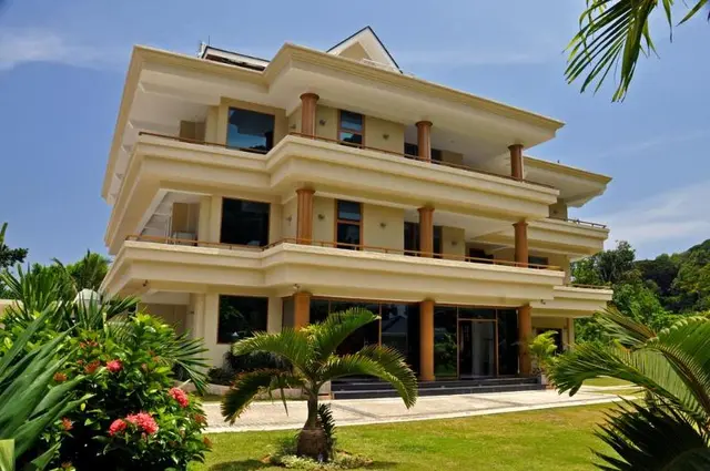 Crown Beach Hotel
