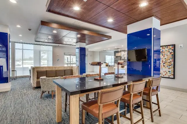 Holiday Inn Express & Suites Denton South By IHG
