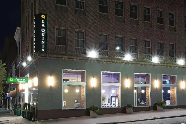 La Quinta Inn & Suites Baltimore Downtown