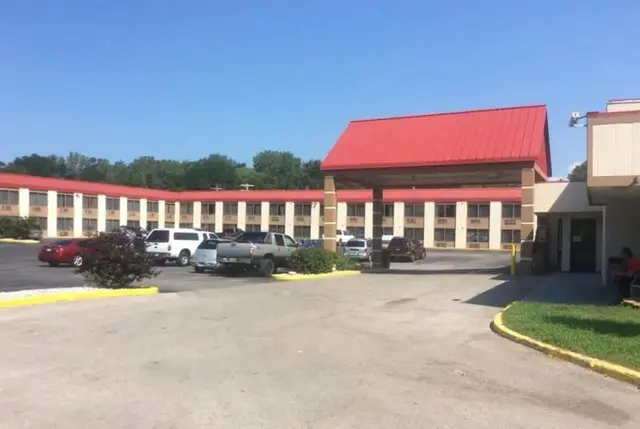 Days Inn & Suites By Wyndham Muskegon