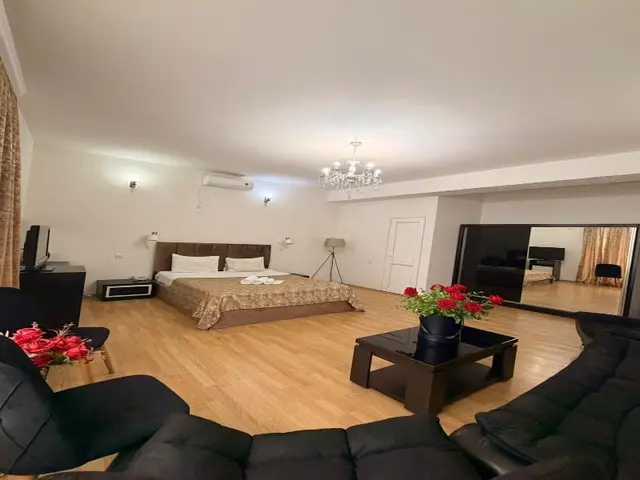 Qeroli Hotel
