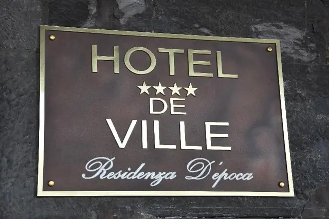 Hotel De Ville