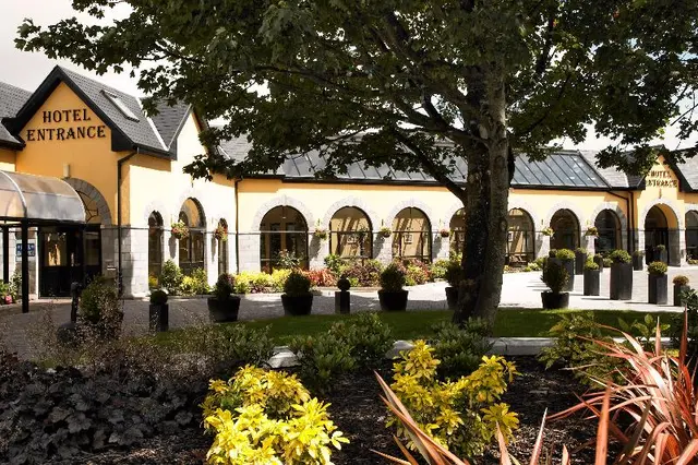 Castlecourt Hotel