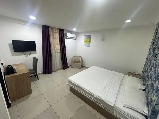 ZEN Rooms Poorna Hotel