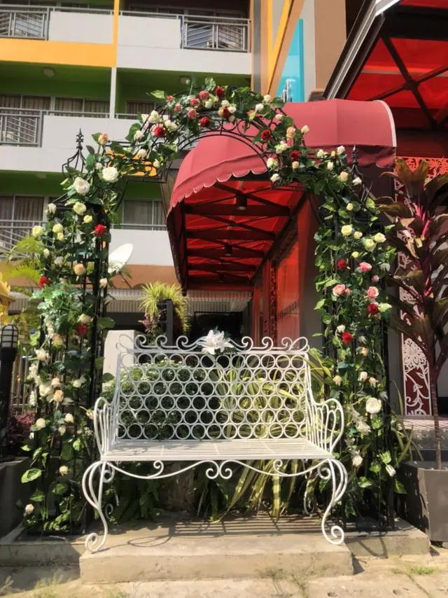 Roseate Ratchada