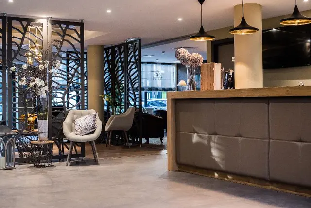 Brit Hotel Lodge