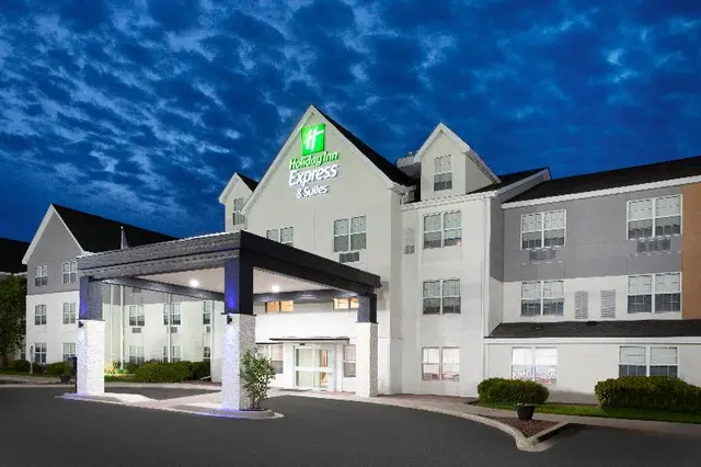 Holiday Inn Express & Suites Port Washington