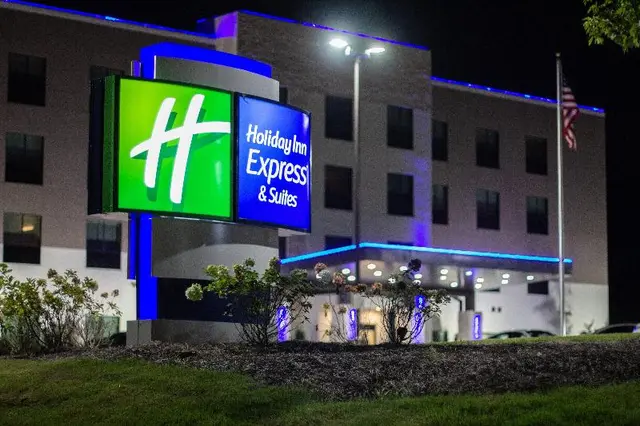Holiday Inn Express & Suites Birmingham - Homewood