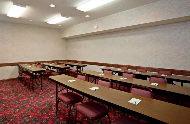 Country Inn & Suites by Radisson, Elk River, MN