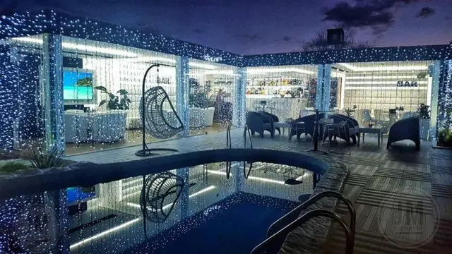 Mirror Hotel
