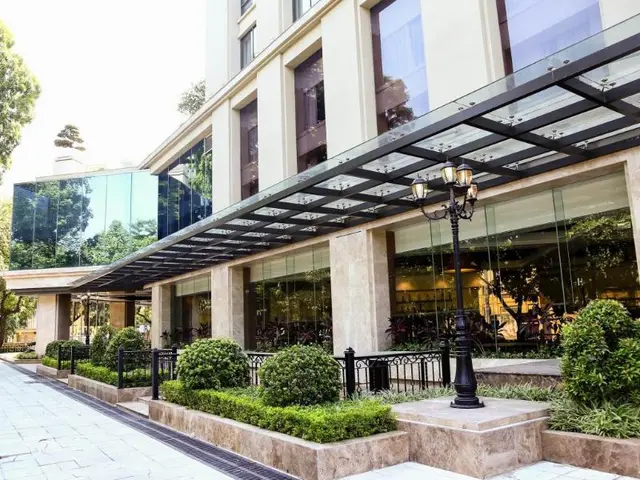 Army Hotel
