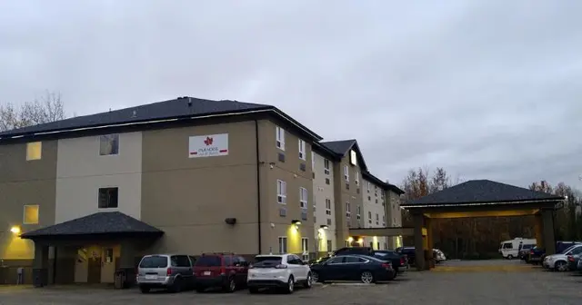 Paradise Inn & Suites Redwater