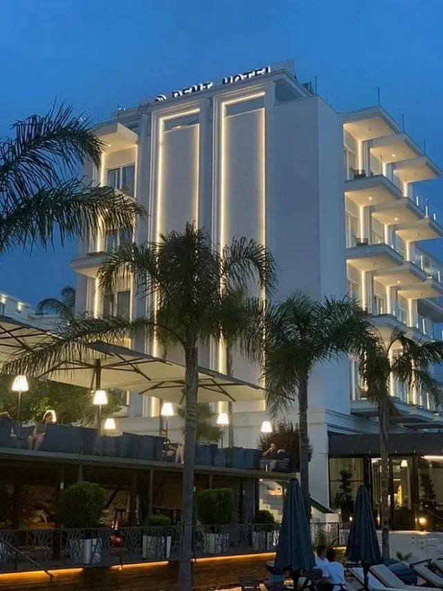 Demi Hotel