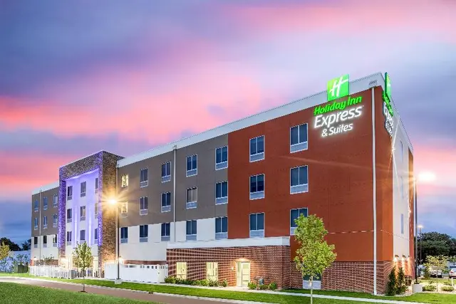 Holiday Inn Express and Suites Ottawa