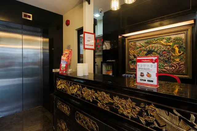 RedDoorz near Marine Parade Central