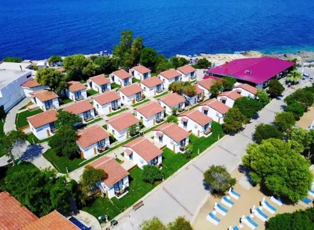Maya Bistro Hotel Beach