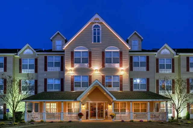 Country Inn & Suites by Radisson, Forest Lake, MN