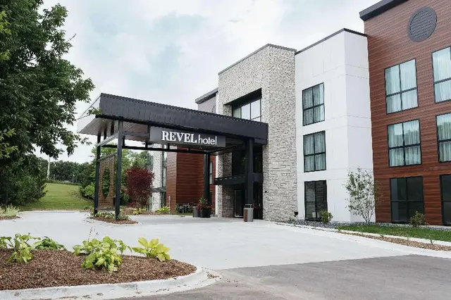 Revel Hotel Des Moines Urbandale, Tapestry Collect