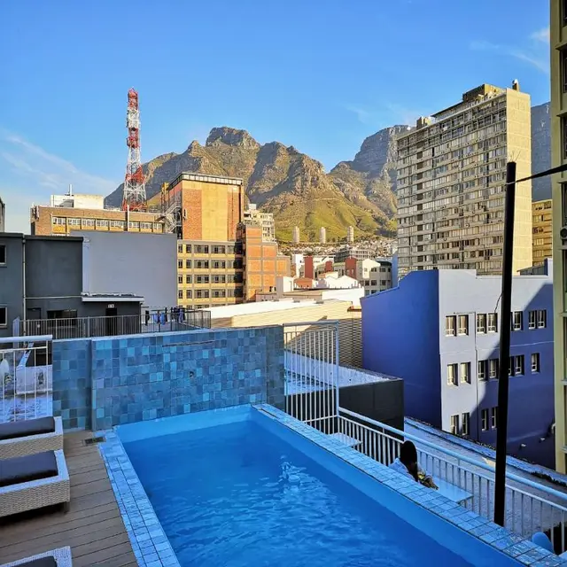 Urban Oasis ApartHotel & Spa