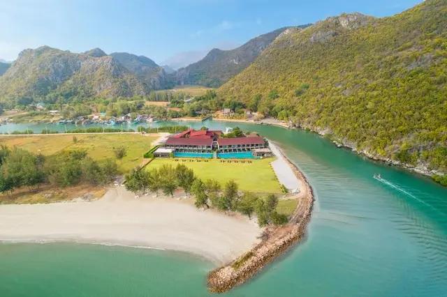 La Isla Pranburi Beach Resort