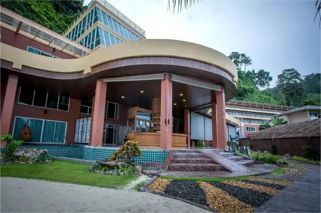 Phi Phi Cliff Beach Resort