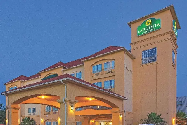 La Quinta Inn Suites By Wyndham Columbus Tx
