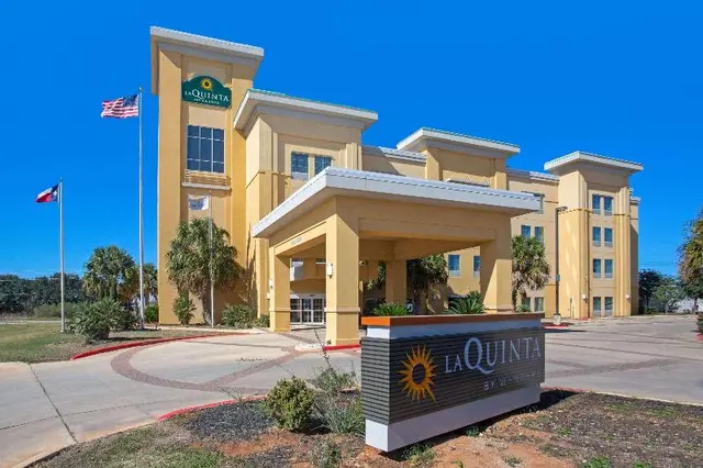 La Quinta Inn Suites By Wyndham Pearsall