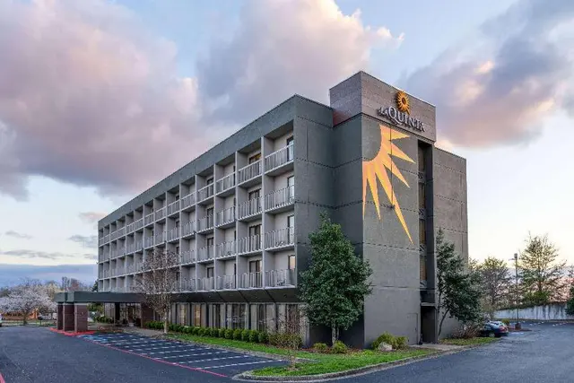 La Quinta Inn Suites By Wyndham Kingsport