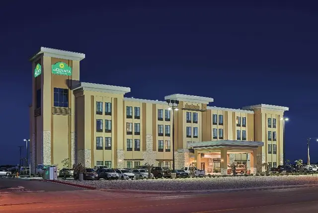 La Quinta Inn Suites By Wyndham Carlsbad