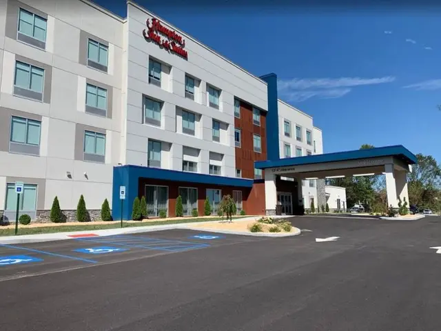 Hampton Inn & Suites Pittsburgh New Stanton