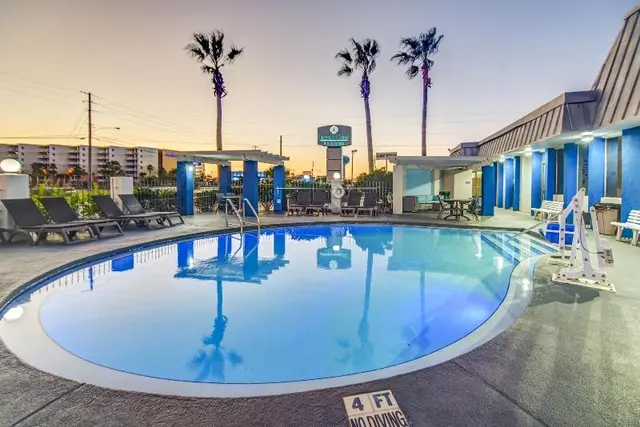 Emerald Coast Inn And Suites