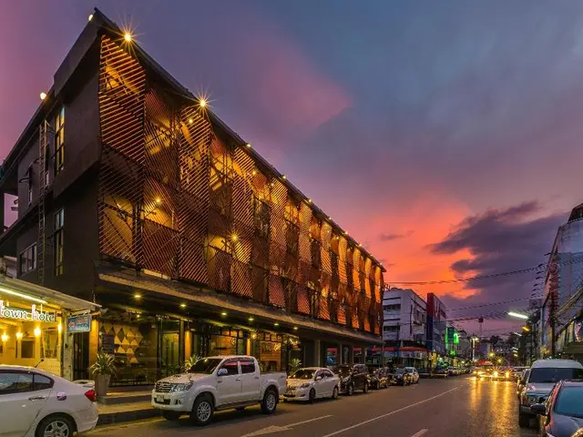 Srisuksant Square