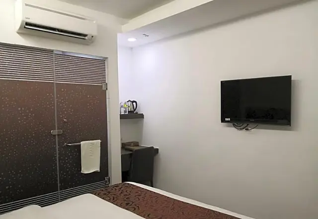 J Suites Hotel