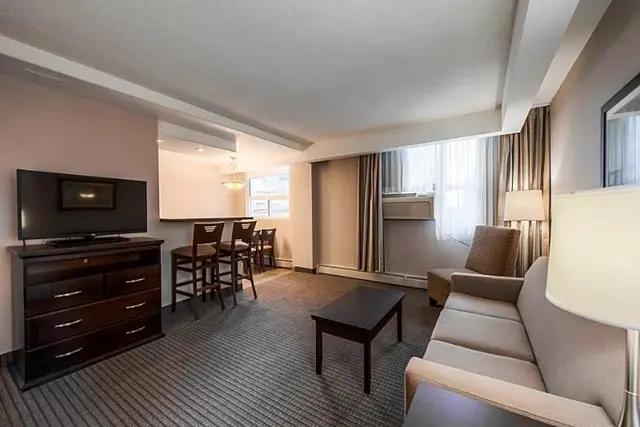 Coast Calgary Downtown Hotel and Suites by APA