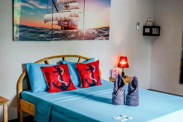 Captains Lodge and Bar