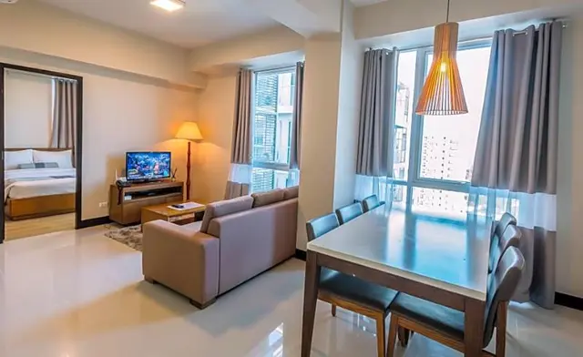 Csuites At 8 Newtown Residences