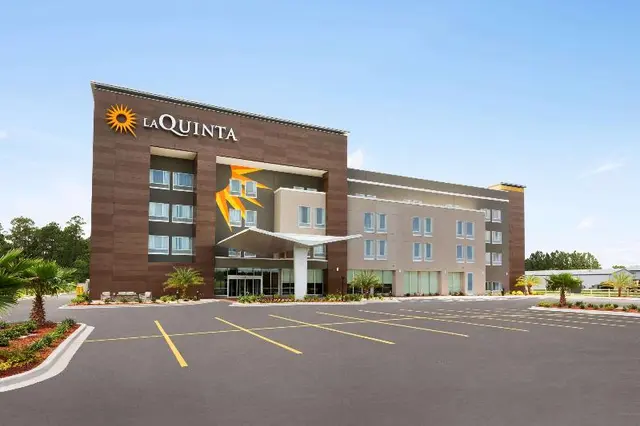 La Quinta Inn Suites By Wyndham Brunswick Golden I