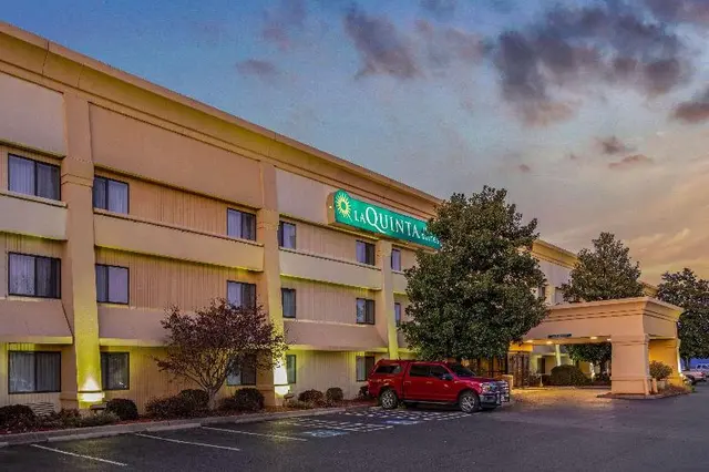 La Quinta Inn Suites By Wyndham N Little Rock Mcca