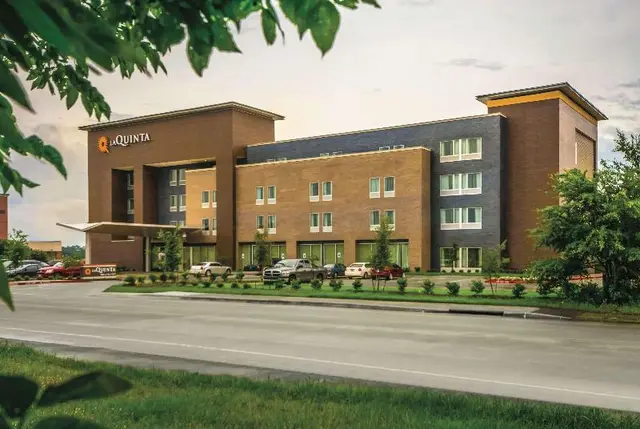 La Quinta Inn Suites By Wyndham College Station So