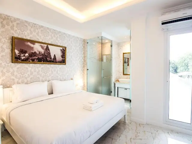 B2 Riverside Colonial Hotel
