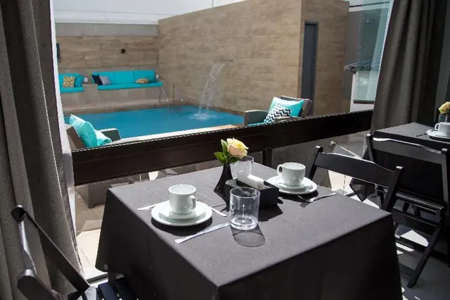 Pousada REF House