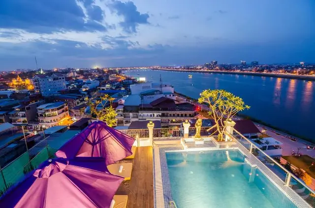 Grand Waterfront Hotel